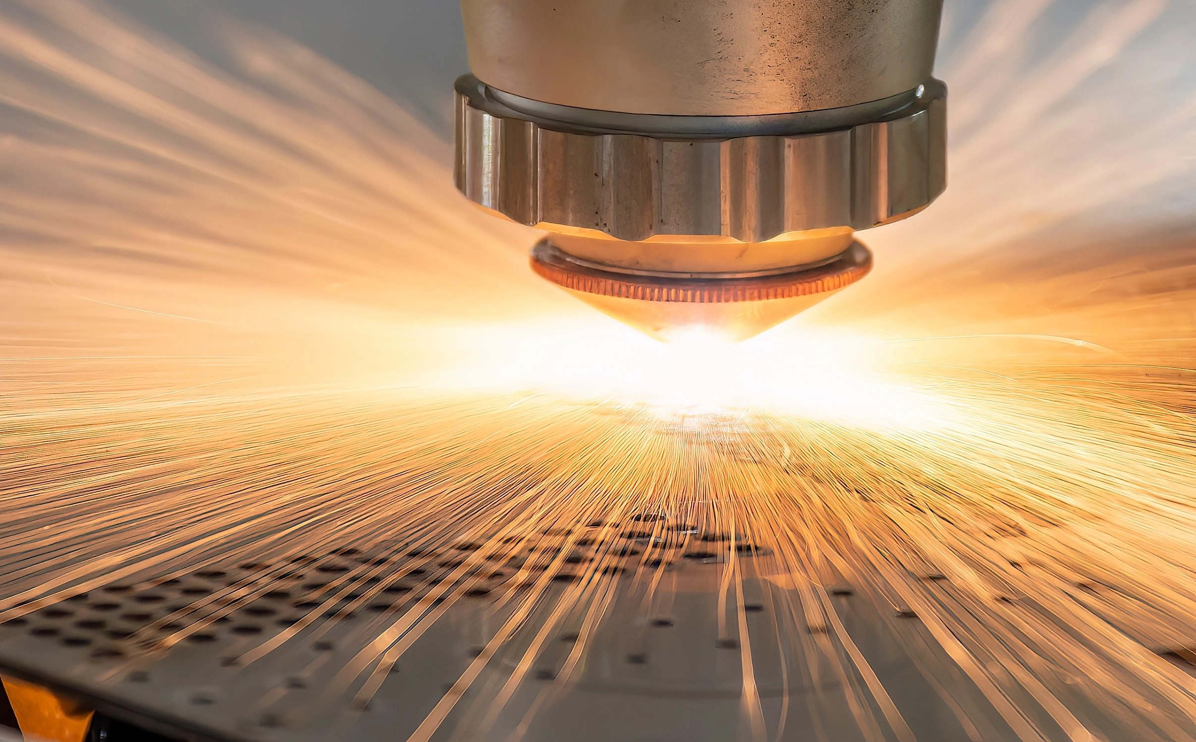 Ventilatierooster uit inox, nauwkeurig gesneden met een fiberlaser bij Vlaeminck Plaatbewerking.